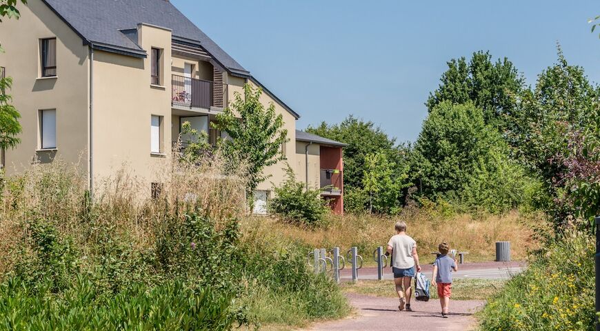 Les Petites Haies / Clayes - chemin devant bâtiments - Projets Territoires-Rennes